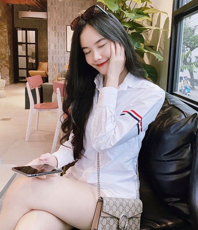 Nữ sinh 10X chật vật tăng 8kg để dự thi Hoa hậu Việt Nam 2020 ảnh 8