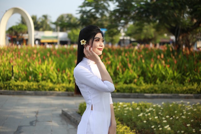 Nữ sinh Cà Mau từng phải nghỉ học do gia cảnh khó khăn dự thi Hoa hậu Việt Nam ảnh 3