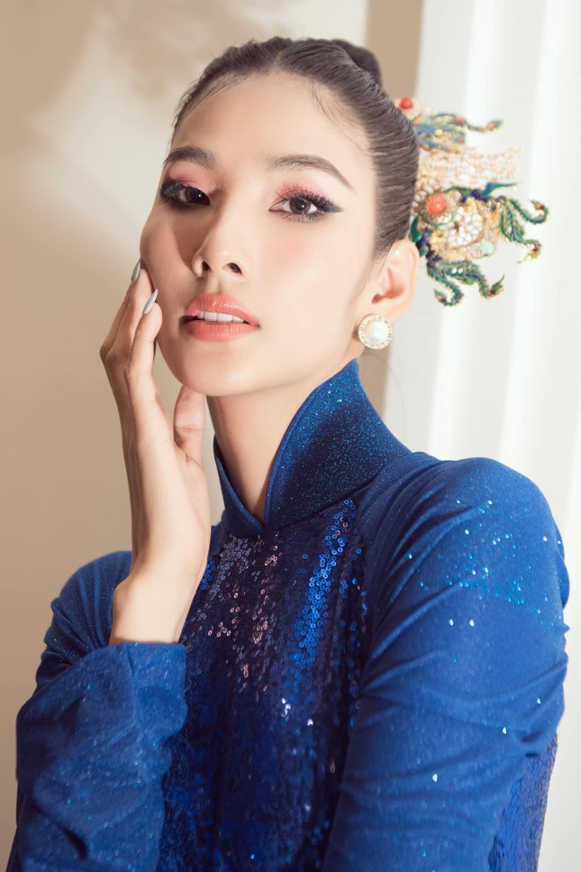 Xách chiếc làn cói 'huyền thoại' hóa thành cô bán chè, Hoa hậu Đỗ Thị Hà vẫn ra dáng mỹ nhân ảnh 9