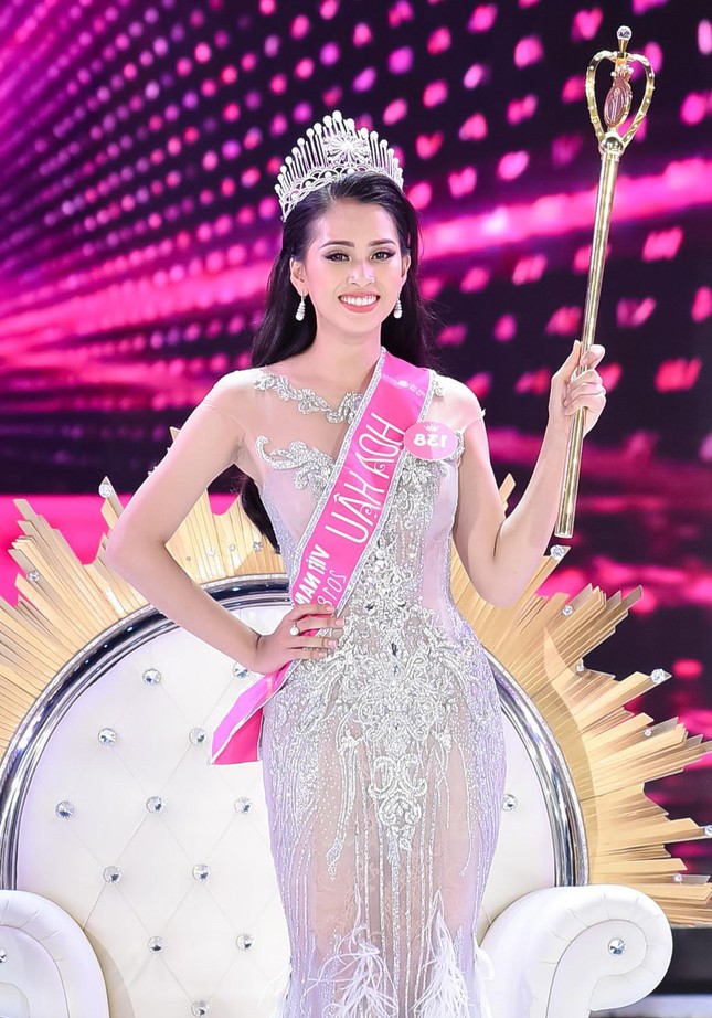 Top 3 HHVN 2018: Tiểu Vy lột xác nóng bỏng, Thuý An viên mãn bên ông xã hơn 12 tuổi ảnh 1