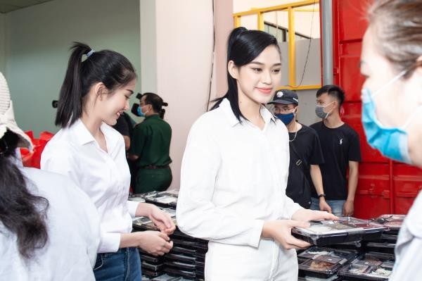 Top 3 HHVN 2020: Đỗ Thị Hà miệt mài từ thiện, Phương Anh – Ngọc Thảo chuẩn bị ‘chinh chiến’ quốc tế ảnh 2