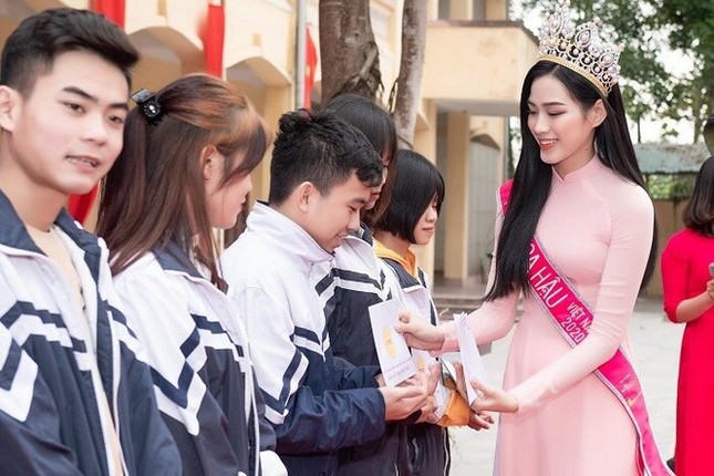 Top 3 HHVN 2020: Đỗ Thị Hà miệt mài từ thiện, Phương Anh – Ngọc Thảo chuẩn bị ‘chinh chiến’ quốc tế ảnh 3