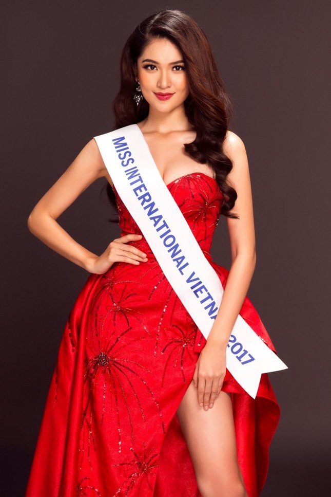 Top 3 HHVN 2016: Đỗ Mỹ Linh chuyển hướng thành nhà thiết kế, Thanh Tú viên mãn bên ông xã hơn 16 tuổi ảnh 15