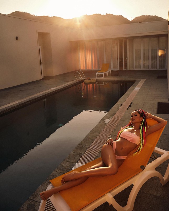 H'Hen Niê chào hè bằng bộ ảnh bikini khoe body 'đồng hồ cát' cực nóng bỏng ảnh 7