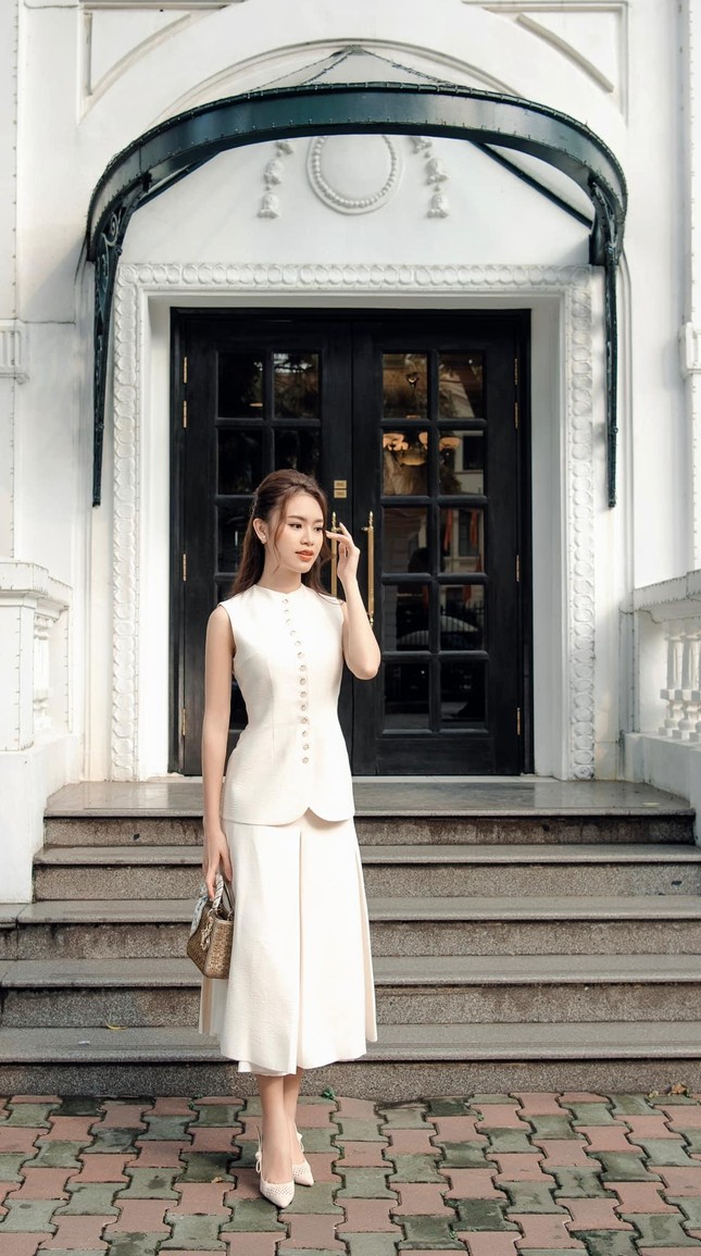 Người đẹp học vấn 'khủng' nhất HHVN 2016 tái xuất gợi cảm sau thời gian 'ở ẩn' làm cô giáo ảnh 7