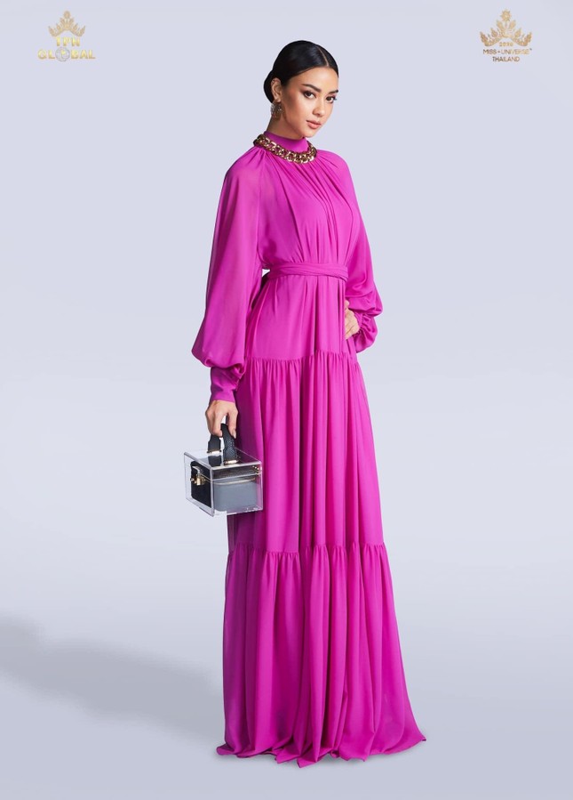 Đối thủ nặng ký của Khánh Vân biến Miss Universe 2020 thành 'sàn diễn thời trang' ảnh 4