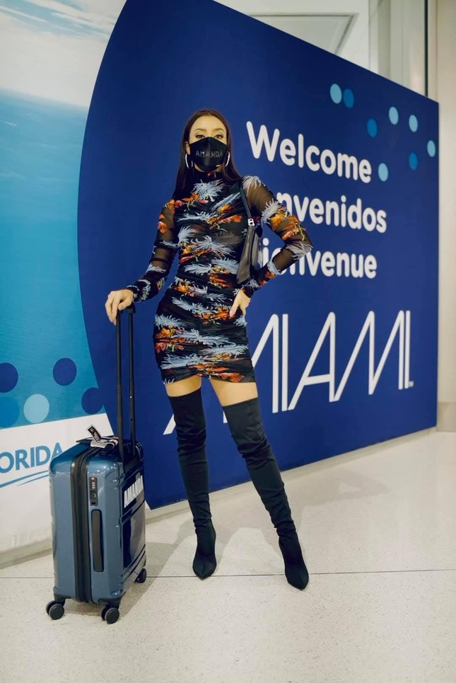 Đối thủ nặng ký của Khánh Vân biến Miss Universe 2020 thành 'sàn diễn thời trang' ảnh 2