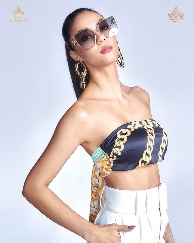Đối thủ nặng ký của Khánh Vân biến Miss Universe 2020 thành 'sàn diễn thời trang' ảnh 9