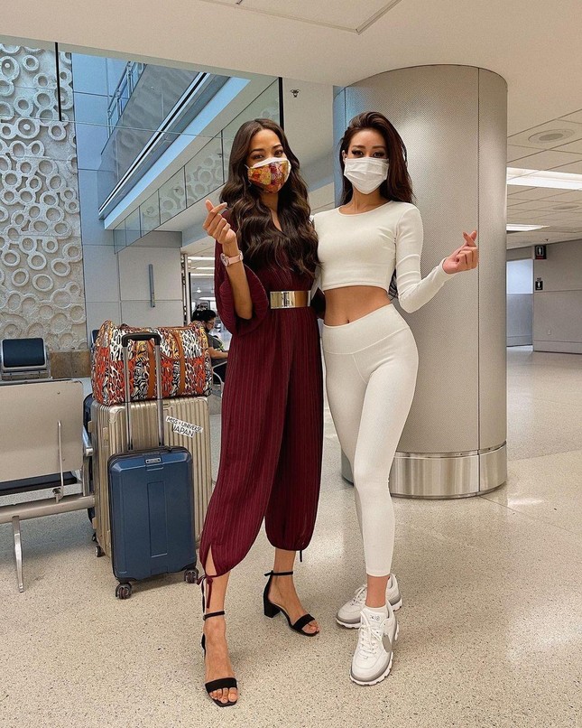 Vừa tới Mỹ, Khánh Vân thể hiện 'chiến thuật' váy áo thông minh làm fan trầm trồ khen ngợi ảnh 2