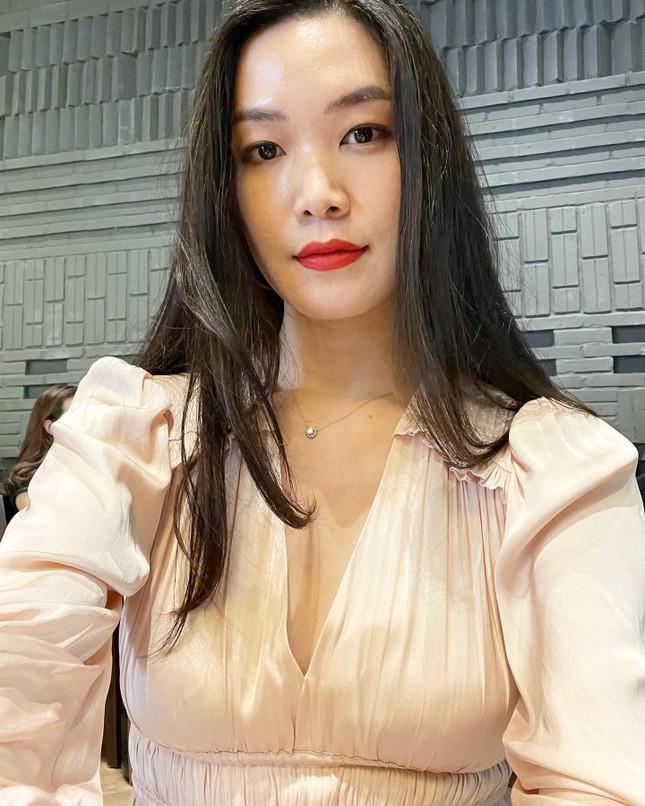 Hà Kiều Anh diện váy dạ hội cắt xẻ nóng bỏng, Lương Thùy Linh trễ nải vai trần quyến rũ ảnh 16