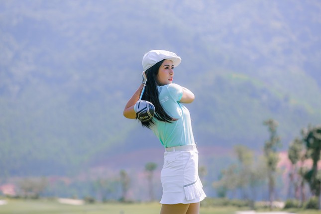 Dàn Hoa hậu quyến rũ trên sân golf, háo hức chờ đón Tiền Phong Golf Championship 2021 ảnh 8