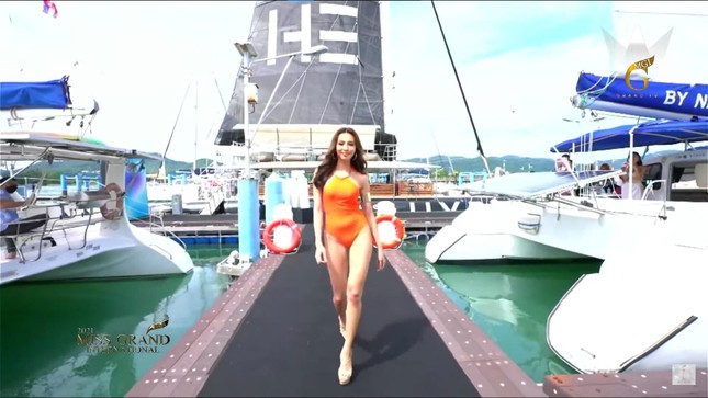 Bị ngộ độc trước giờ thi, Thùy Tiên vẫn ‘đốt cháy’ sân khấu Miss Grand trong phần thi áo tắm ảnh 4