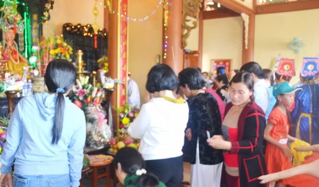 Chen chân dự lễ 'bà chúa' đỡ đẻ được vua Tự Đức sắc phong ảnh 7