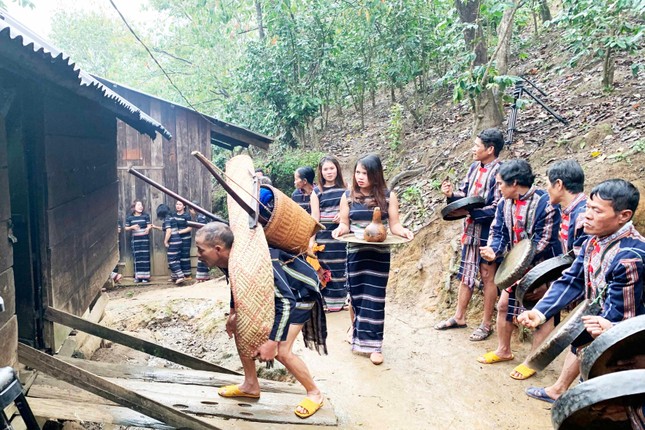 ‘Cuộc chiến’ với hủ tục thách cưới ở Nam Tây Nguyên ảnh 1