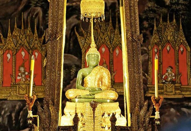 Thăm cung điện hoàng gia dát hàng triệu lá vàng ở Thái Lan ảnh 5