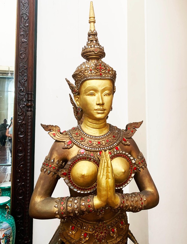 Thăm cung điện hoàng gia dát hàng triệu lá vàng ở Thái Lan ảnh 7