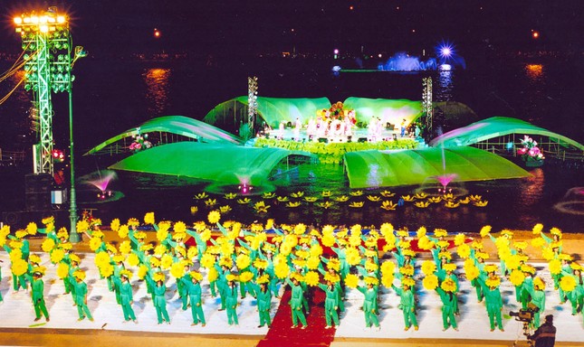 Cho học sinh toàn thành phố Đà Lạt nghỉ học để khai mạc Festival hoa ảnh 1