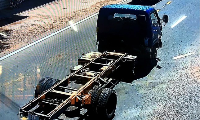 Nam thanh niên trộm cả xe tải để bán... sắt vụn ảnh 1