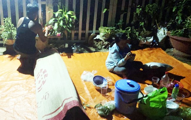 Chủ hụi ở Lâm Đồng 'mất tích', nhiều người lập bàn thờ trước nhà đòi tiền ảnh 1