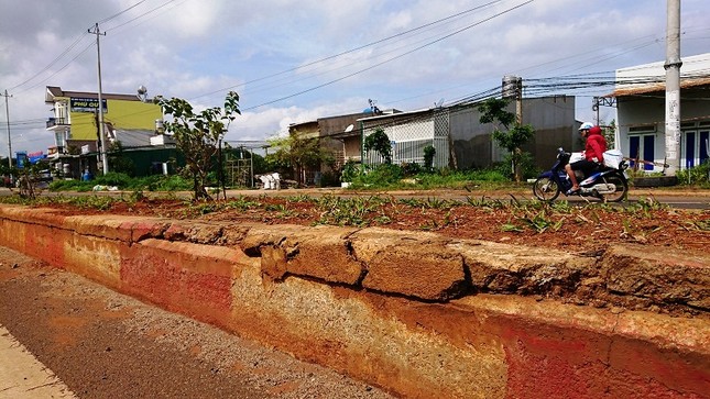 Cận cảnh đường gần 680 tỷ chưa thông xe đã vá chằng vá đụp ảnh 5