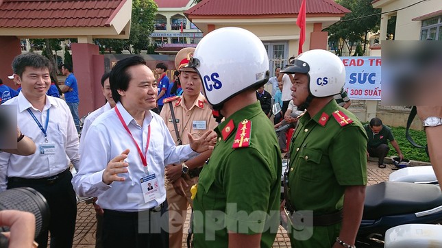 Bộ trưởng Phùng Xuân Nhạ chỉ đạo công tác coi thi ở Đắk Lắk ảnh 4