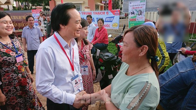 Bộ trưởng Phùng Xuân Nhạ chỉ đạo công tác coi thi ở Đắk Lắk ảnh 3