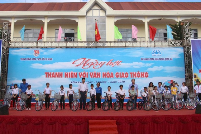 Hơn 1.500 đoàn viên dự ngày hội 'Thanh niên với văn hoá giao thông' ảnh 2
