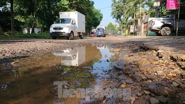 Đánh cược mạng sống trên những con đường dày đặc ‘ổ voi’ ảnh 3