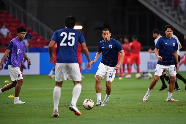 Thắng dễ Singapore 2-0, Thái Lan tránh gặp Việt Nam ở bán kết ảnh 4