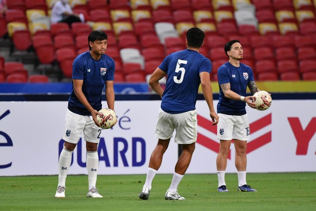 Thắng dễ Singapore 2-0, Thái Lan tránh gặp Việt Nam ở bán kết ảnh 2