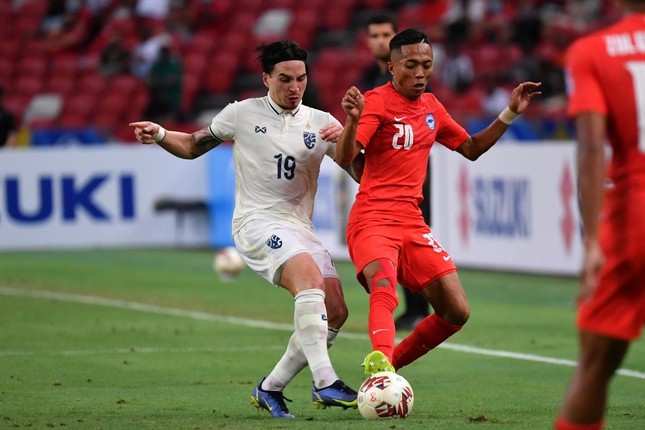 Thắng dễ Singapore 2-0, Thái Lan tránh gặp Việt Nam ở bán kết ảnh 18