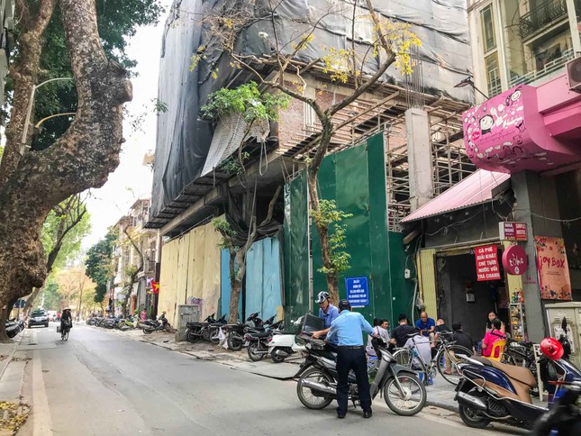 Cao ốc xây vượt tầng cạnh Hồ Gươm chưa thể 'hạ' chiều cao do không có thợ! ảnh 4