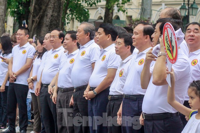 Phó Thủ tướng cùng 8.000 người đi bộ phát động: 'Đã uống rượu-Không lái xe' ảnh 1