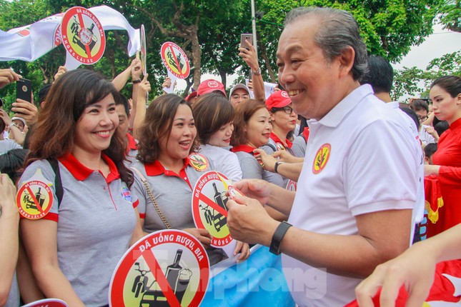 Phó Thủ tướng cùng 8.000 người đi bộ phát động: 'Đã uống rượu-Không lái xe' ảnh 3