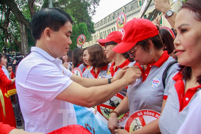 Phó Thủ tướng cùng 8.000 người đi bộ phát động: 'Đã uống rượu-Không lái xe' ảnh 4