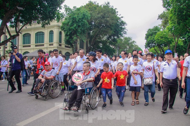 Phó Thủ tướng cùng 8.000 người đi bộ phát động: 'Đã uống rượu-Không lái xe' ảnh 6