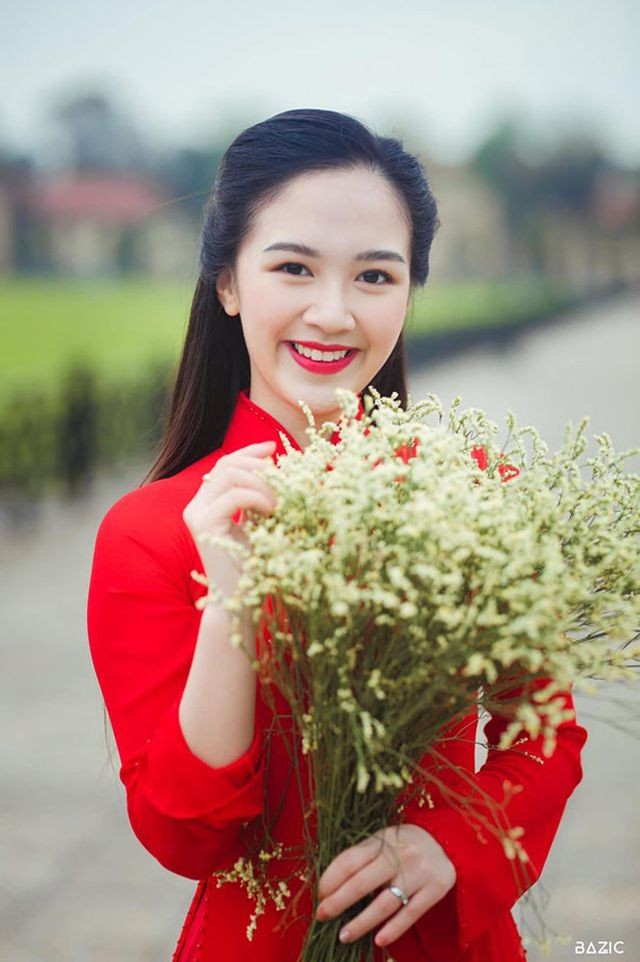 Vừa học đại học vừa mang bầu, Hoa khôi Tràng An vẫn tốt nghiệp loại giỏi ảnh 1
