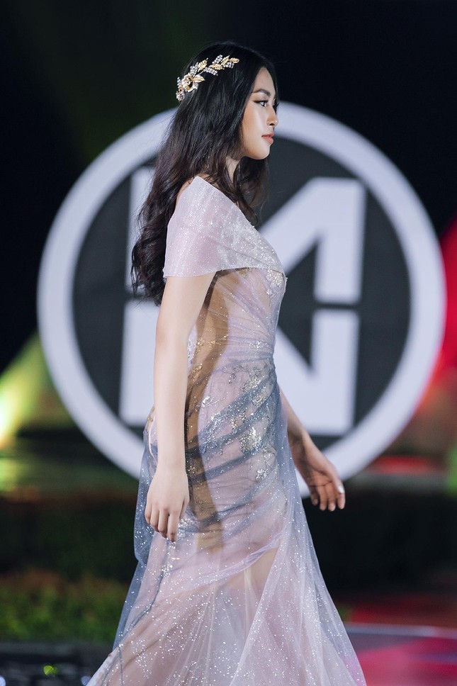 Lộ diện top 3 xuất sắc nhất tại đêm thi 'Top Model' của Miss World Việt Nam ảnh 48