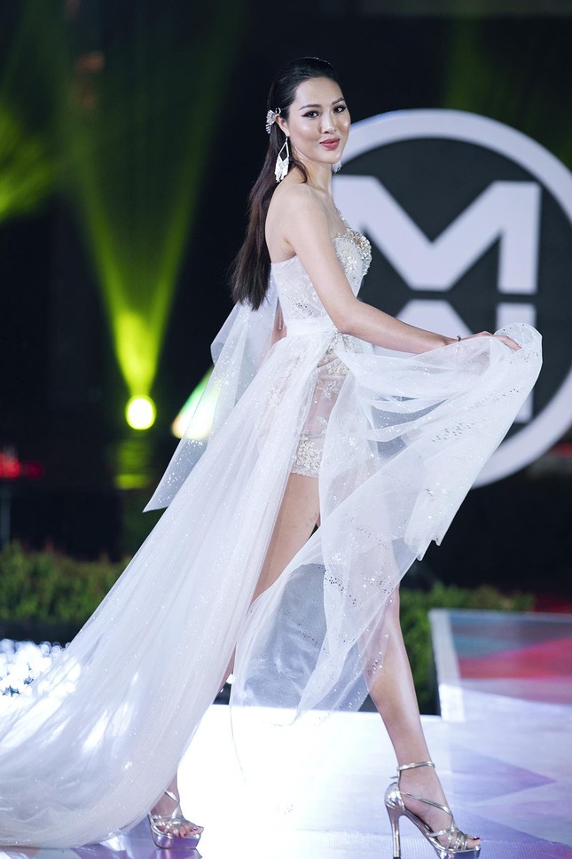 Lộ diện top 3 xuất sắc nhất tại đêm thi 'Top Model' của Miss World Việt Nam ảnh 38