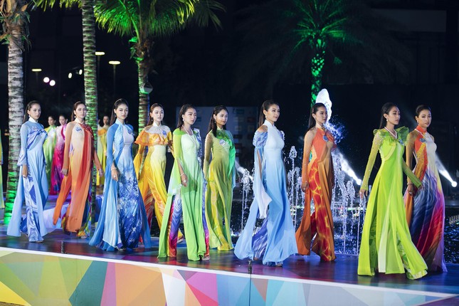 Lộ diện top 3 xuất sắc nhất tại đêm thi 'Top Model' của Miss World Việt Nam ảnh 43