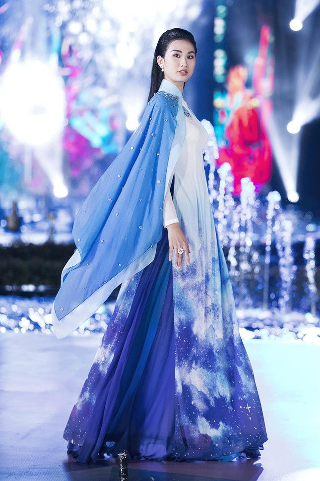 Lộ diện top 3 xuất sắc nhất tại đêm thi 'Top Model' của Miss World Việt Nam ảnh 37
