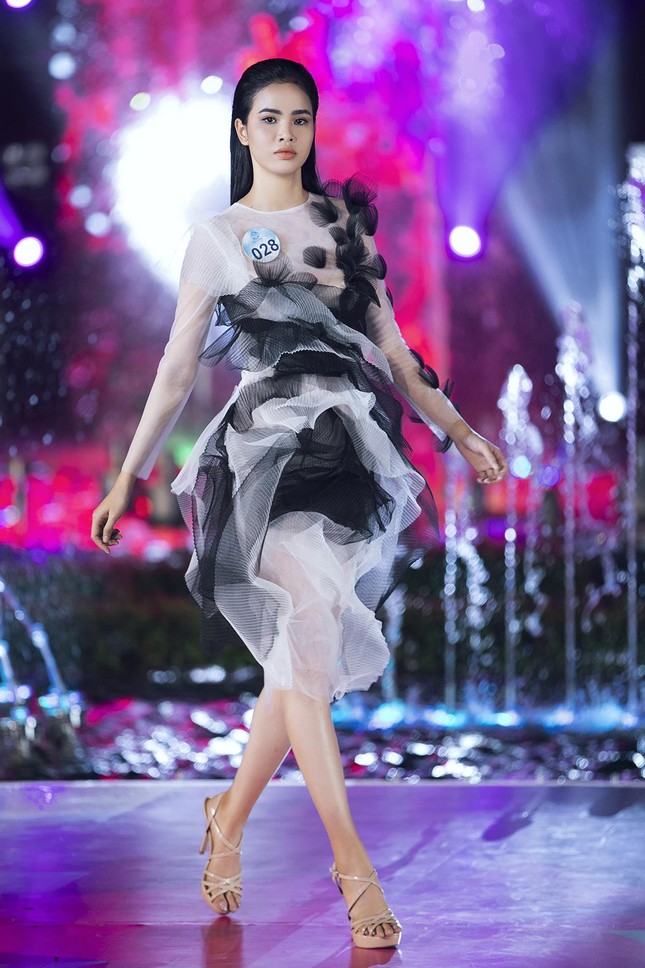 Lộ diện top 3 xuất sắc nhất tại đêm thi 'Top Model' của Miss World Việt Nam ảnh 23