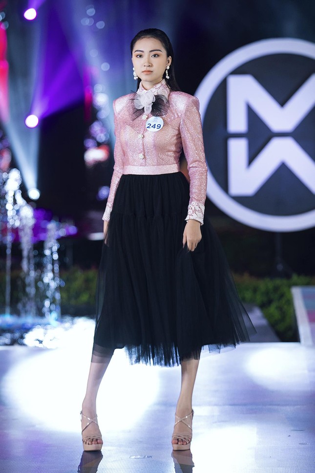 Lộ diện top 3 xuất sắc nhất tại đêm thi 'Top Model' của Miss World Việt Nam ảnh 25