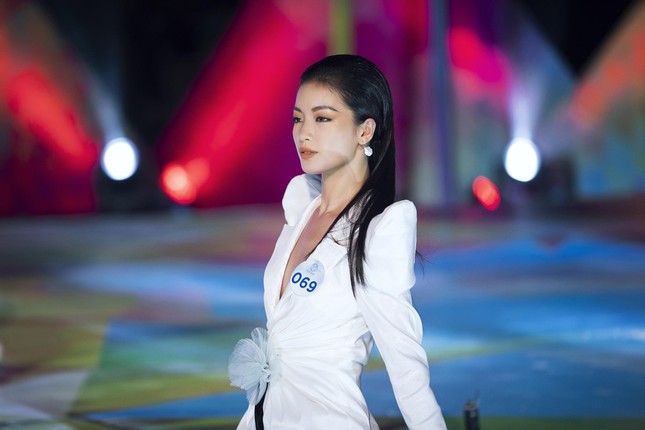 Lộ diện top 3 xuất sắc nhất tại đêm thi 'Top Model' của Miss World Việt Nam ảnh 15