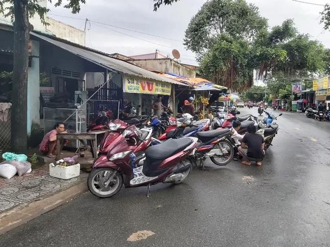 Nước 'lũ' rút, ô tô bị cuốn trôi, nhiều nhà dân ở Phú Quốc tan hoang ảnh 9
