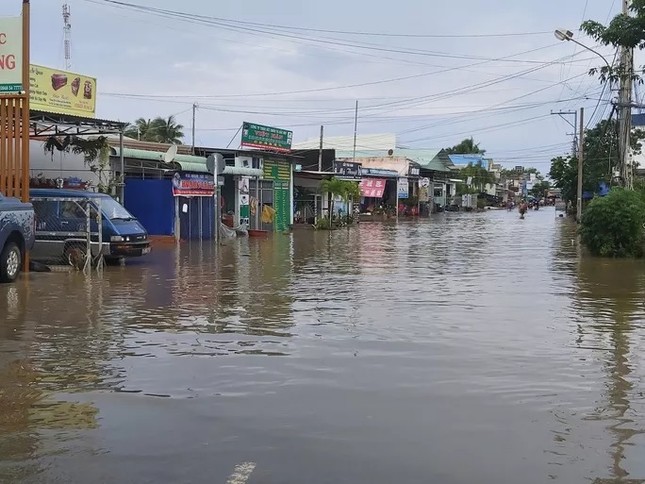 Nước 'lũ' rút, ô tô bị cuốn trôi, nhiều nhà dân ở Phú Quốc tan hoang ảnh 10