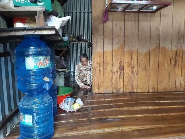 Nước 'lũ' rút, ô tô bị cuốn trôi, nhiều nhà dân ở Phú Quốc tan hoang ảnh 1