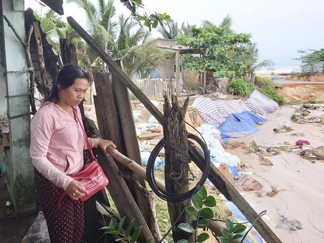 Nước 'lũ' rút, ô tô bị cuốn trôi, nhiều nhà dân ở Phú Quốc tan hoang ảnh 2