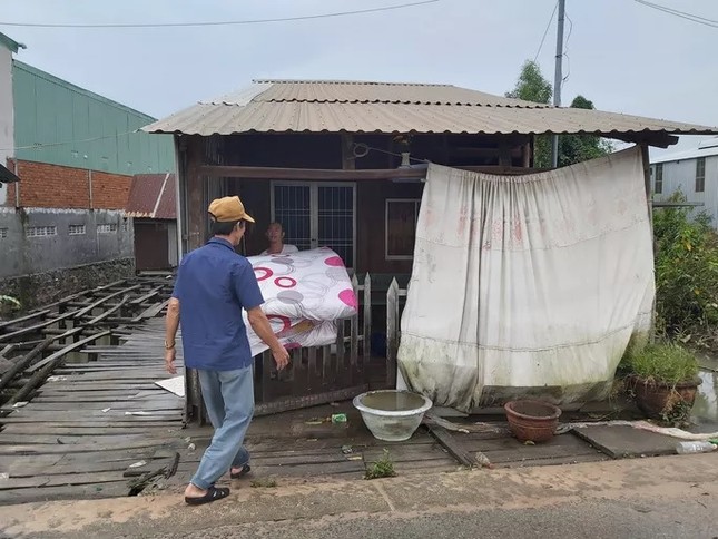 Nước 'lũ' rút, ô tô bị cuốn trôi, nhiều nhà dân ở Phú Quốc tan hoang ảnh 7