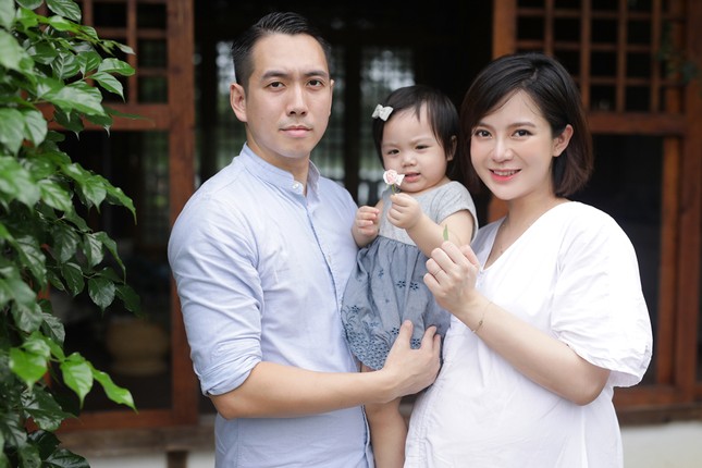 Hot girl Tú Linh M.U không màng showbiz, hài lòng việc làm vợ, làm mẹ ảnh 4